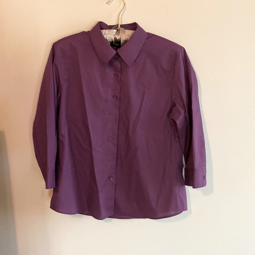 Foxcroft shaped fit wrinkle-free top. 12p